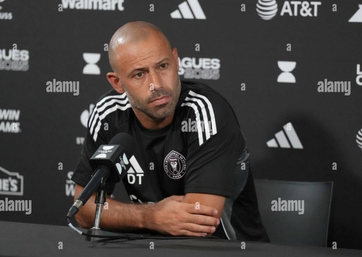 Маскерано покинул пост главного тренера 