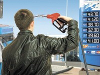 За неделю цены на бензин выросли уже второй раз