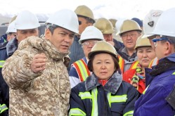 Поездка госкомиссии во главе с Бабановым на рудник "Кумтор"