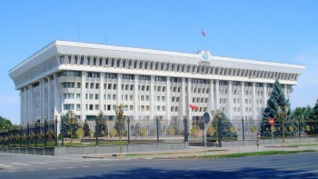 Депутаты обиделись на проверки при входе в "Белый дом"