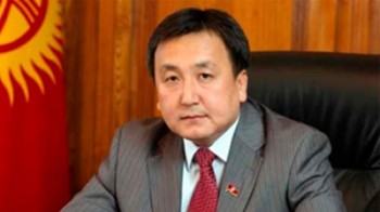 Почему спикер Асылбек Жээнбеков останется в своем кресле?