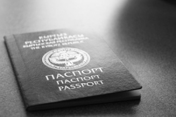 Джумадылов в очередной раз попытался запугать кыргызстанцев паспортным кризисом