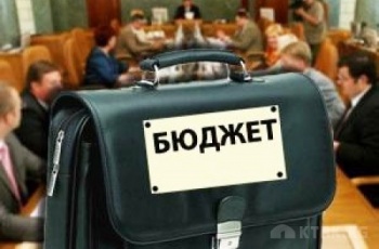 В Жогорку Кенеше идет бурное обсуждение республиканского бюджета на 2013 год