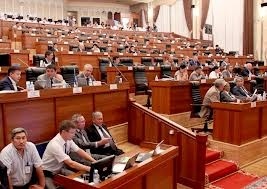 Депутаттар премьер менен министрлерди отчет берүүгө чакырууну чечишти
