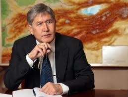 Үч саатка созулган маалымат жыйынында президентке 60тан ашык суроо берилди