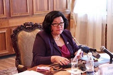 Апрель окуясынын катышуучулары депутаттын кечирим суроосун талап кылды