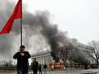 Апрель окуясында жабыркагандар “бардыгын жоопко тартууну” талап кылат