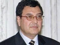 Дептуттар премьерди ИИМдин башчысы Шамил Атахановду коргоп атат деп айыпташты