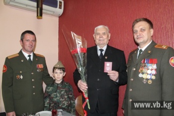 Сыну ветерана вручили присужденную в 1943 году медаль