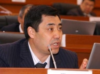 Число митингующих сторонников Жапарова в Караколе превысило тысячу