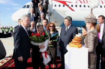 Самолет президента Австрии приземлился в аэропорту "Манас"