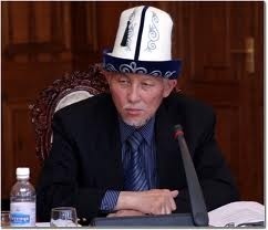 "Кумтөр" боюнча мамкомиссиянын отчету менен Акаевди экстрадицияласа болот