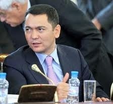 Өмүрбек Бабанов жалаа жапкандыгы үчүн Жоомарт Сапарбаев менен соттошот