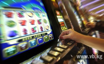 Игроманы продолжают проигрывать "однорукому бандиту" наличные и имущество
