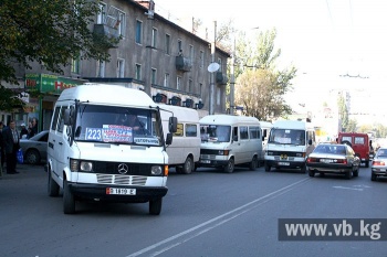 Скандал между экс-начальником УГТ и водителями маршруток продолжается