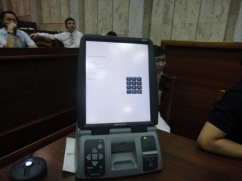 Кыргызстану предложили оптимизировать выборы с помощью портативного устройства