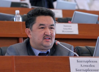 Парламентарий Баатырбеков из недвижимости имеет лишь участок в 0,10 га