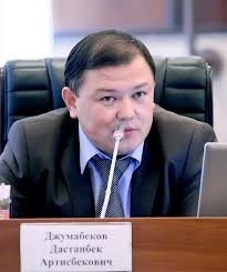 Доход парламентария Джумабекова за год работы составил 650 тысяч сомов