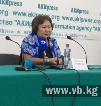 Уметалиева поздравила Атамбаева с днем рождения и успехом в ШОС