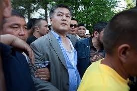 Бектур Асанов: Президент может уйти в отставку до 15 ноября