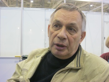 Михаил Синельников: Тень карагачей из детства лежит на моем творчестве
