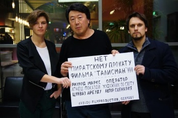 Сценарист "Талисмана"  потребовал прекратить его прокат