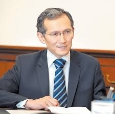 Сариев: Оторбаеву для премьерства нужно иметь три лица
