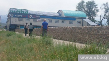 Бар на набережной в 10-м микрорайоне возобновил работу вопреки запрету