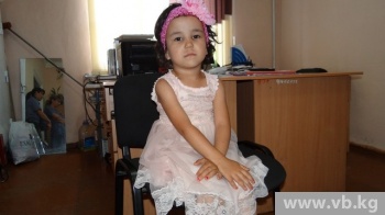 Милиция разыскивает родственников оставленной матерью девочки