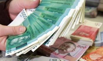 Сом подешевел по отношению к другим валютам