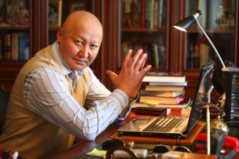 Назаралиев предупредил о возможной "революции" осенью