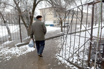 В Бишкеке строят дома прямо в школьных дворах