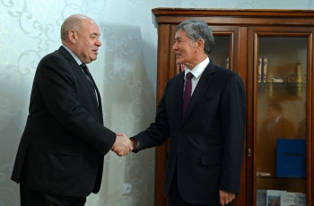 Атамбаев принял спецпредставителя Путина по культурному сотрудничеству