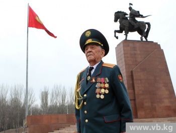 Ветеран Великой Отечественной передал сотни тысяч сомов нуждающимся