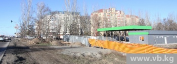 В Бишкеке снесли незаконную АЗС и высадили саженцы