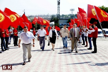 На партийной конференции "Ата Мекена" в Оше зачитали заявление Мырзакматова