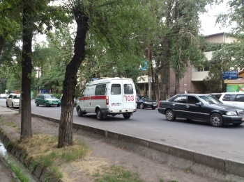 Машина скорой ехала по встречной полосе по ул. Логвиненко