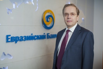 Глава ЕАБР: Властям Кыргызстана следует снизить бюджетные траты
