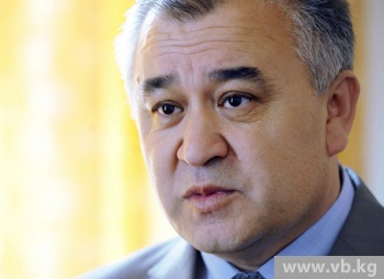 Политики, чиновники и депутаты просят Деда Мороза о стабильности в стране