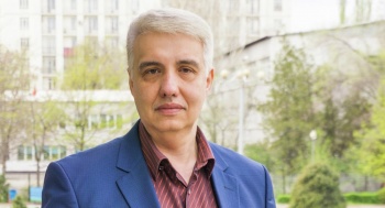 Эксперты: Торобаев и Исаев набрали политические очки