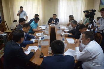 Депутаты поручили правительству найти деньги на модернизацию КПП "Ак-Жол"