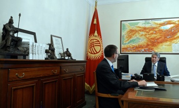 Президент Алмазбек Атамбаев принял председателя Национального банка