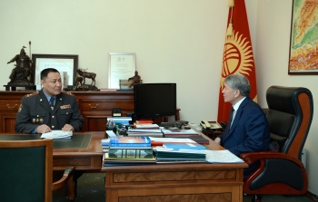 Президент Алмазбек Атамбаев принял министра внутренних дел Улана Исраилова