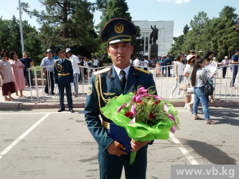 Абдыгул Чотбаев выпускникам ВИ: Пусть служба нелегкая проходит легко
