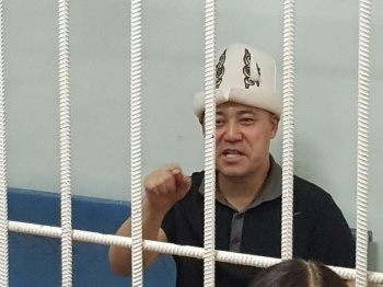 Адвокаты Садыра Жапарова вновь просят отпустить его под домашний арест