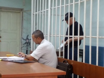 Болот Шер возмутился принудительным приводом в суд по делу Тологонова