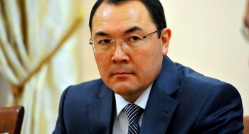 Руководитель Аппарата Правительства КР Нурханбек Момуналиев подал в отставк