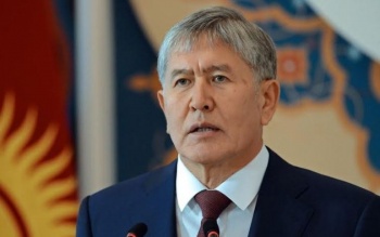 Алмазбек Атамбаев вновь за Сооронбая Жээнбекова