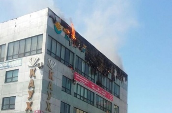 Пожар в БЦ "Каухар" потушен. Выясняют причины возгорания