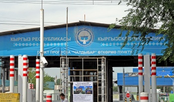 Мужчина пытался вывезти из страны несовершеннолетнюю по чужим документам